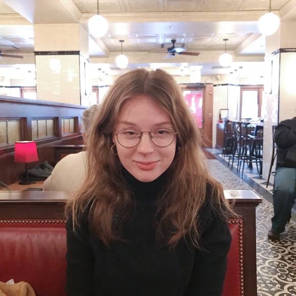 Meet your Posher, Rebekah - Picture 1 of 4